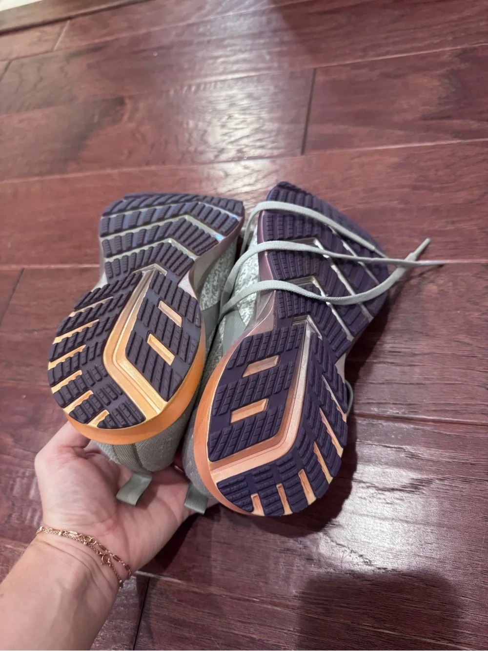 Brooks Women's Gray and Purple Athletic Shoes